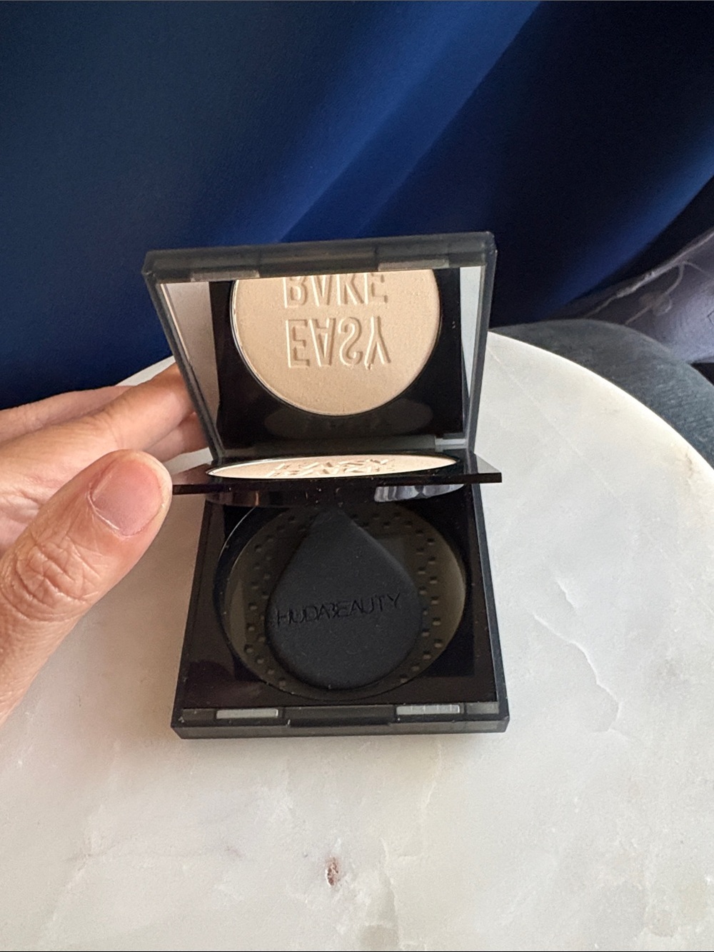 HUDA BEAUTY Easy Bake And Snatch Face Powder ✨NWOB✨ - Picture 4 of 4